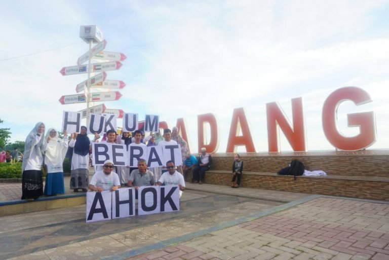 Aspirasi Daar El Azhar Padang: Hukum Berat Ahok