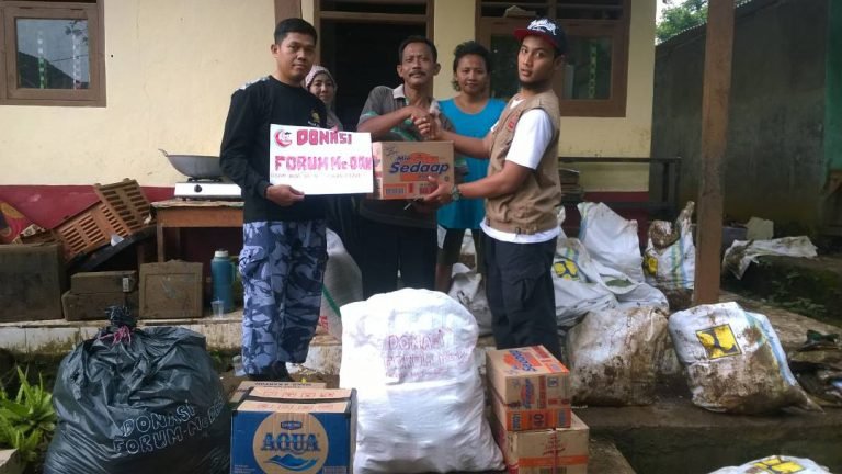 Me-DAN Banten bersama Sejumlah Ormas Bantu Banjir Bandang Serang