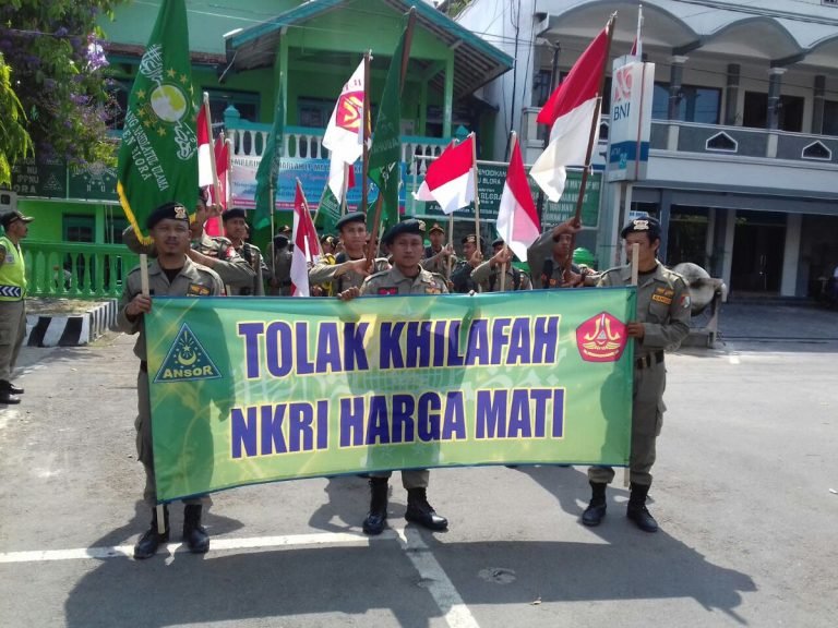 Aksi Komunis Bubarkan Ormas