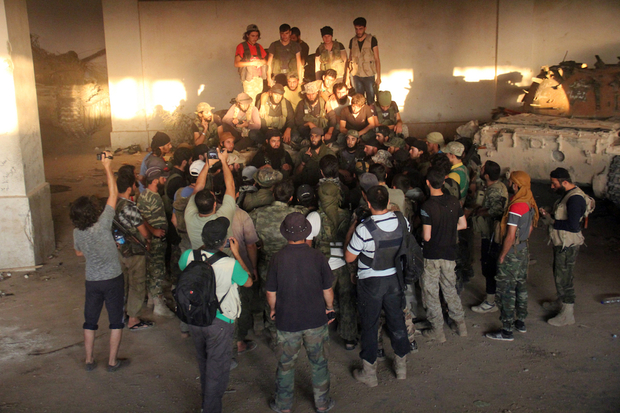 Hadapi Serangan Brutal Assad dan Rusia, HTS Serukan Persatuan Faksi Jihad di Deraa