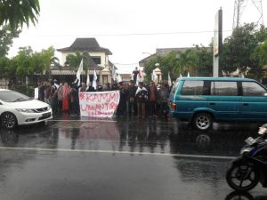 Muslimah KAMMI Dianiaya, Mahasiswa Solo Desak Polisi Dihukum dan Minta Maaf