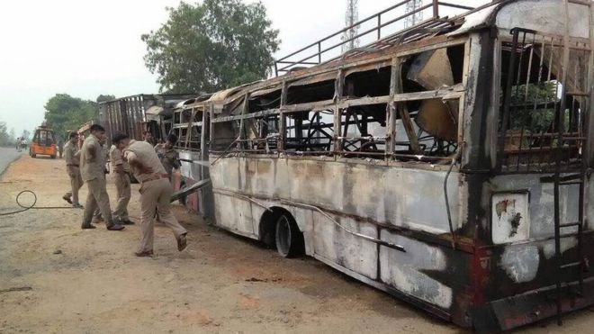 Sebuah Bus di India Terbakar, 22 Tewas