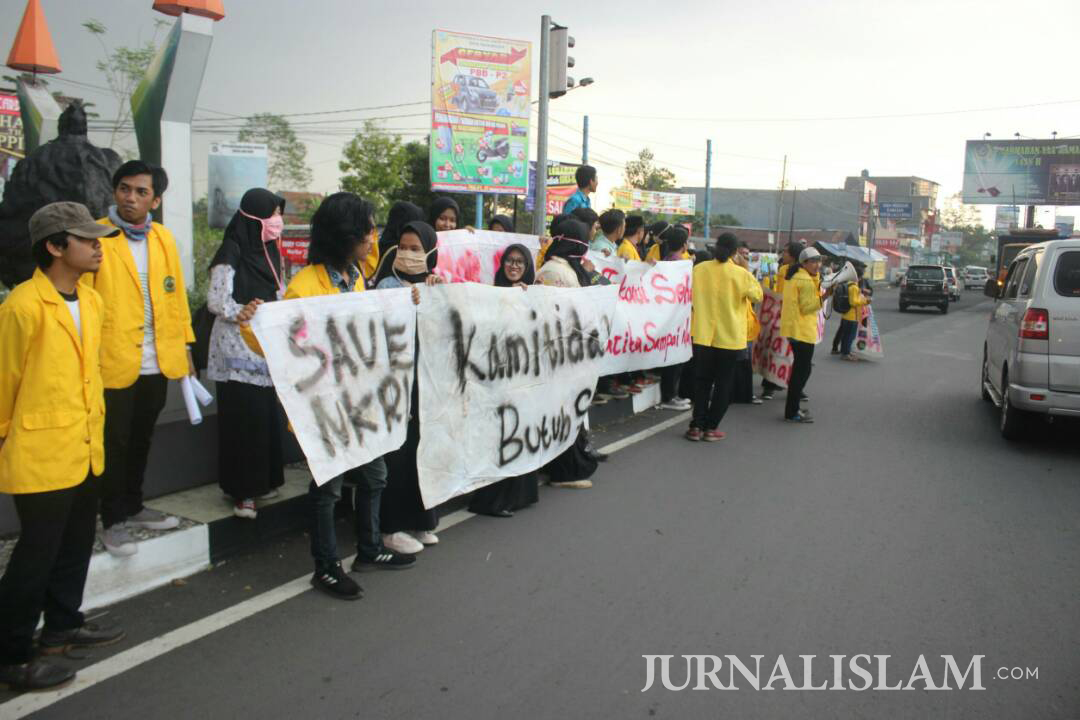 Unjuk Rasa Mahasiswa ‘Sambut’ Safari Ramadhan Presiden di Tasikmalaya