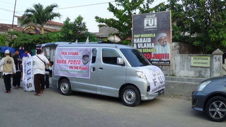 Buka Puasa On The Road, FUIS Tebar 1000 Paket Berbuka