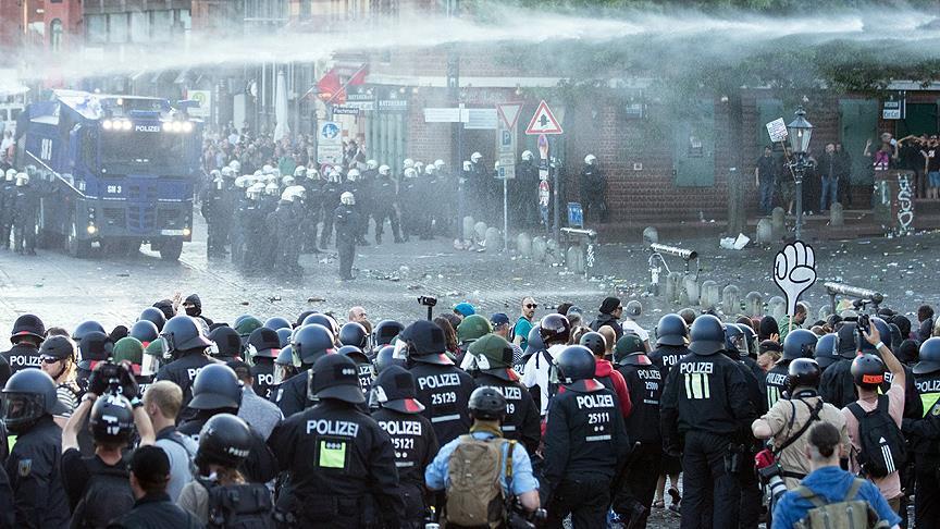 Jelang KTT G20 di Jerman, 12.000 Demonstran Bentrok dengan Ribuan Polisi Hamburg