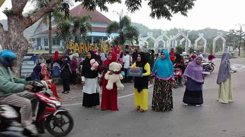 Gelar Aksi Solidaritas, Komunitas Muslimah Bima Peduli Galang Dana untuk Palestina