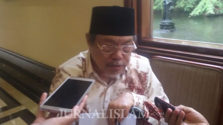 KH Tholchah Hasan Ajak Umat Budayakan Wakaf Seperti Halnya Umroh