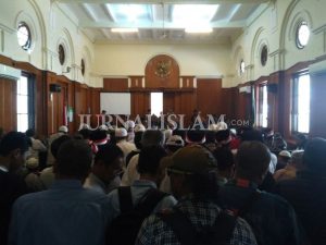Diborgol dan Berompi Tahanan, Pengacara Alfian Tanjung : Berbanding Terbalik dengan Ahok!