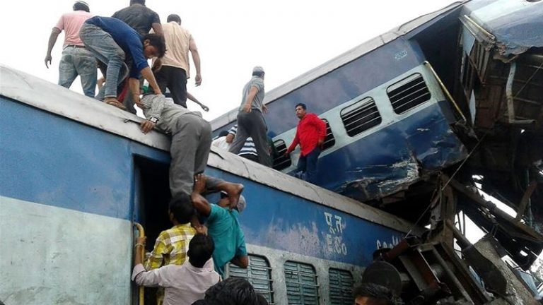 23 Penumpang Tewas dan 75 Terluka, India Selidiki Suara Bom dalam Kecelakaan Kereta