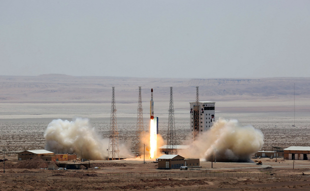 Kembangkan Sistem Rudal S-300 Rusia, Iran Gelar Uji Coba Rudal Bavar-373