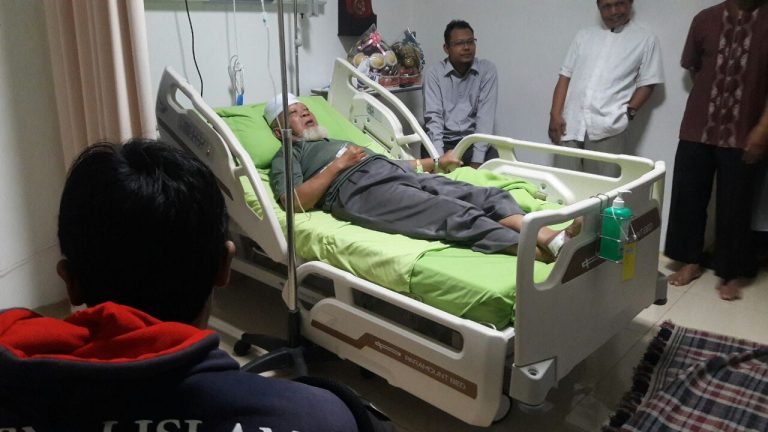 Pimpinan Ponpes Al-Mukmin Ngruki Dilarikan ke Rumah Sakit, Mohon Doa Kesembuhannya