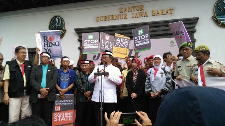 Aher Pimpin Shalat Jumat Jabar Peduli Rohingya