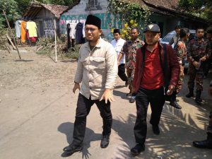 Hindari Blokade, Dahnil Susuri Sungai Menuju Aksi Peduli Rohingya Magelang