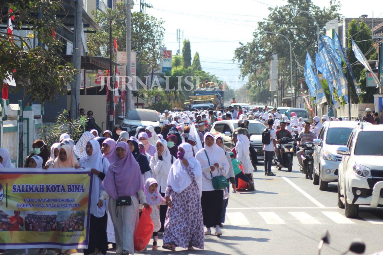 Ribuan Umat Islam Ikuti Aksi Peduli Rohingya di Bima