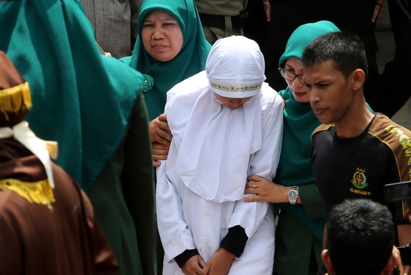 Langgar Syariat Islam, 11 Orang Dihukum Cambuk