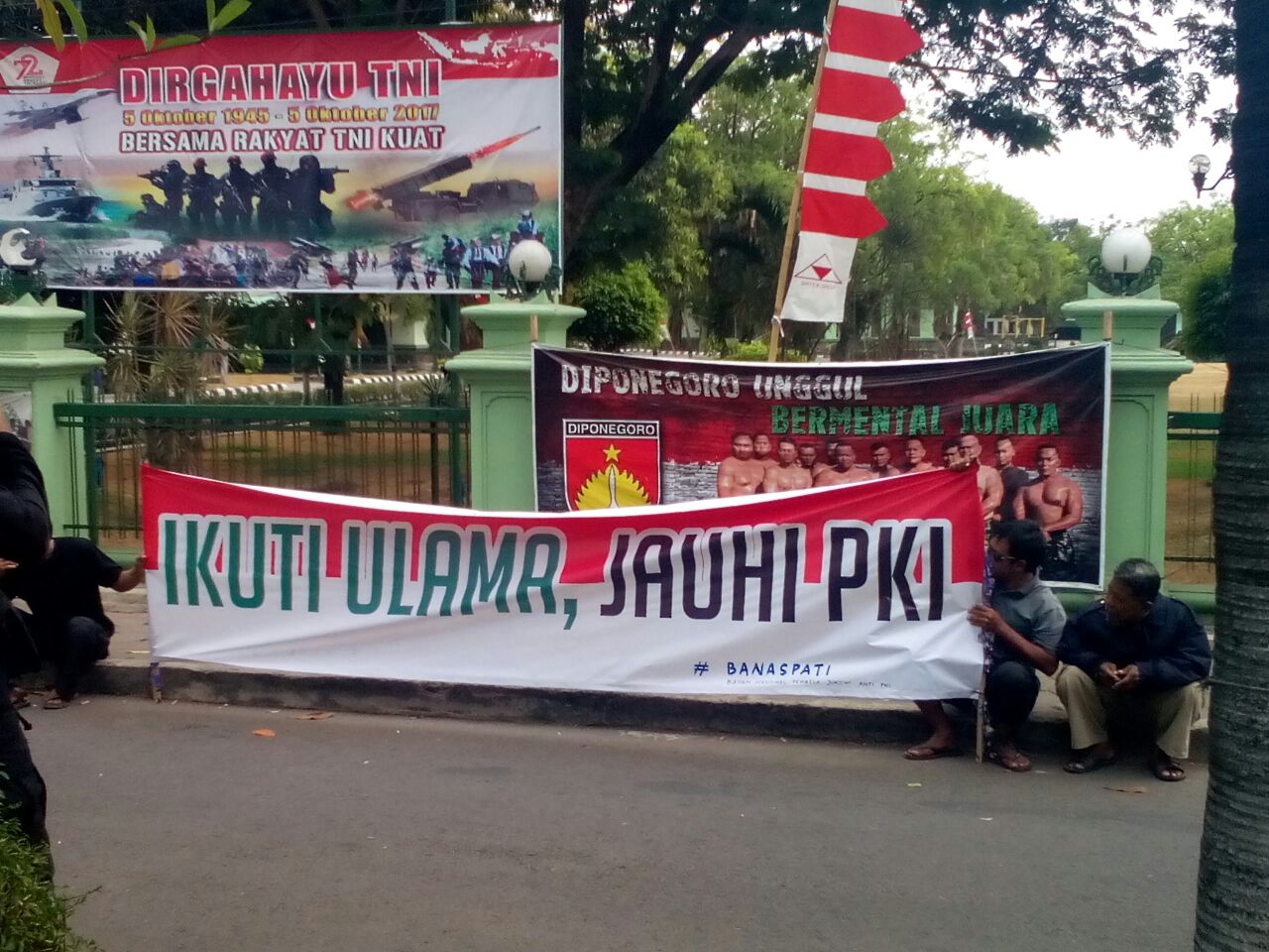 Jelang 30 September, Masyarakat Solo Gelar Aksi Tolak PKI di Car Free Day