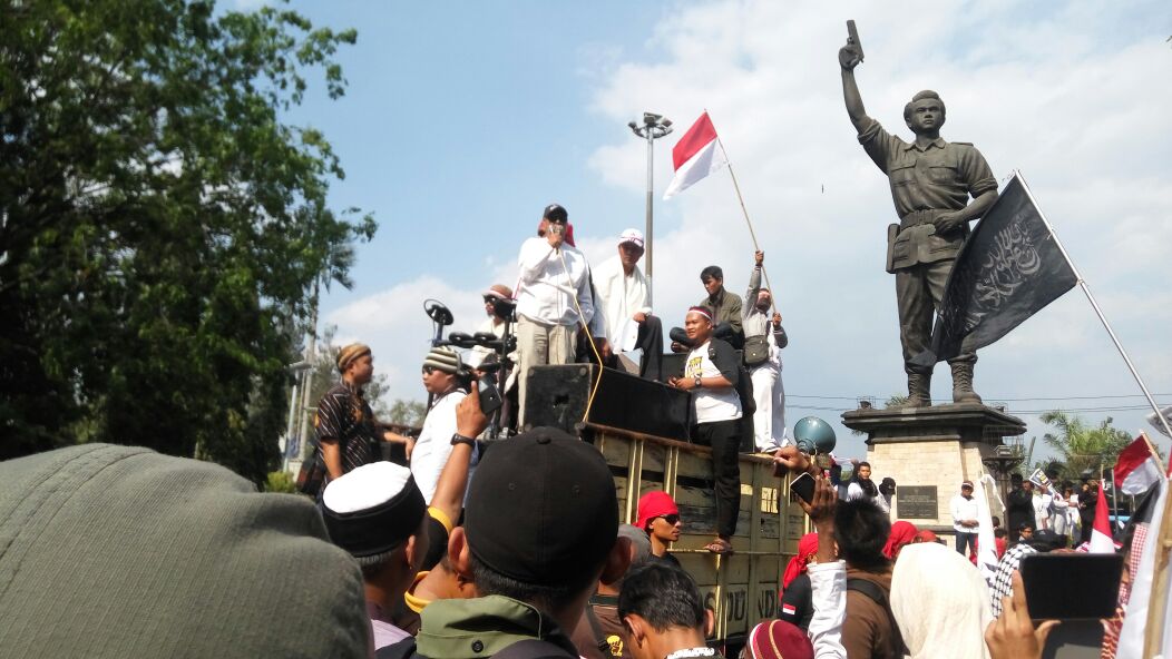 Ribuan Warga Solo Turun ke Jalan Gelar Aksi Bela Rohingya