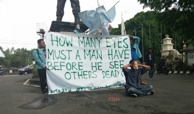 Kritis! Mahasiswa Solo Sebut 3 Tahun Kepemimpinan Jokowi Seperti Main-main
