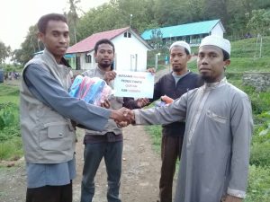 Forum Me-Dan Kembali Bagikan Sandal Gratis untuk Masjid dan Pesantren