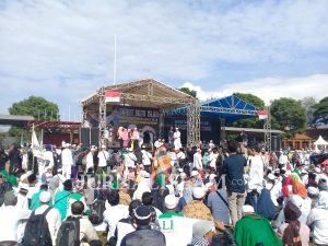 Diawali Longmarch, Puluhan Ribu Umat Islam Hadiri Tabligh Akbar UBN di Garut