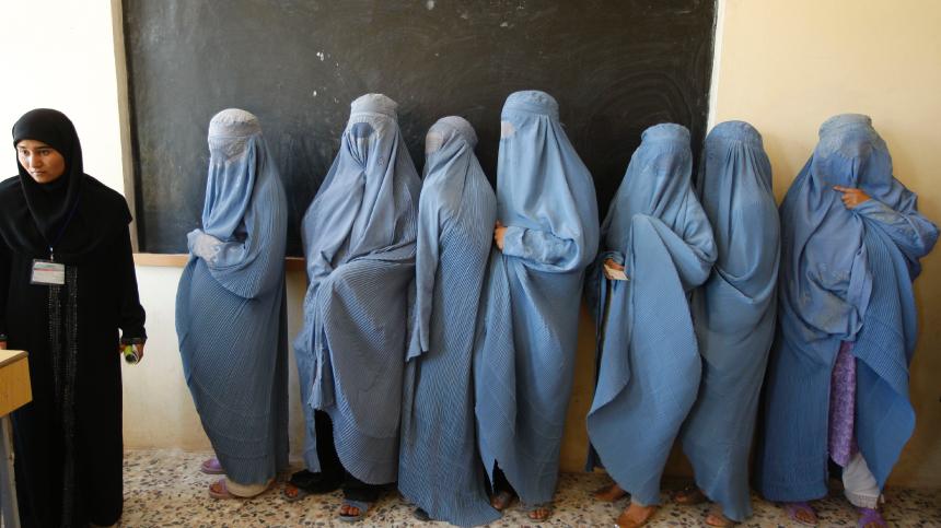 Taliban Ciptakan Kurikulum Islami dan Persilakan Perempuan Afganistan Kuliah