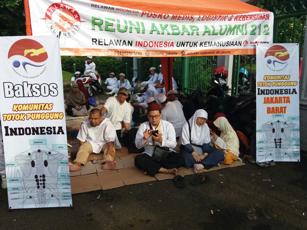 Terapi Totok Punggung Manjakan Peserta Aksi Reuni 212