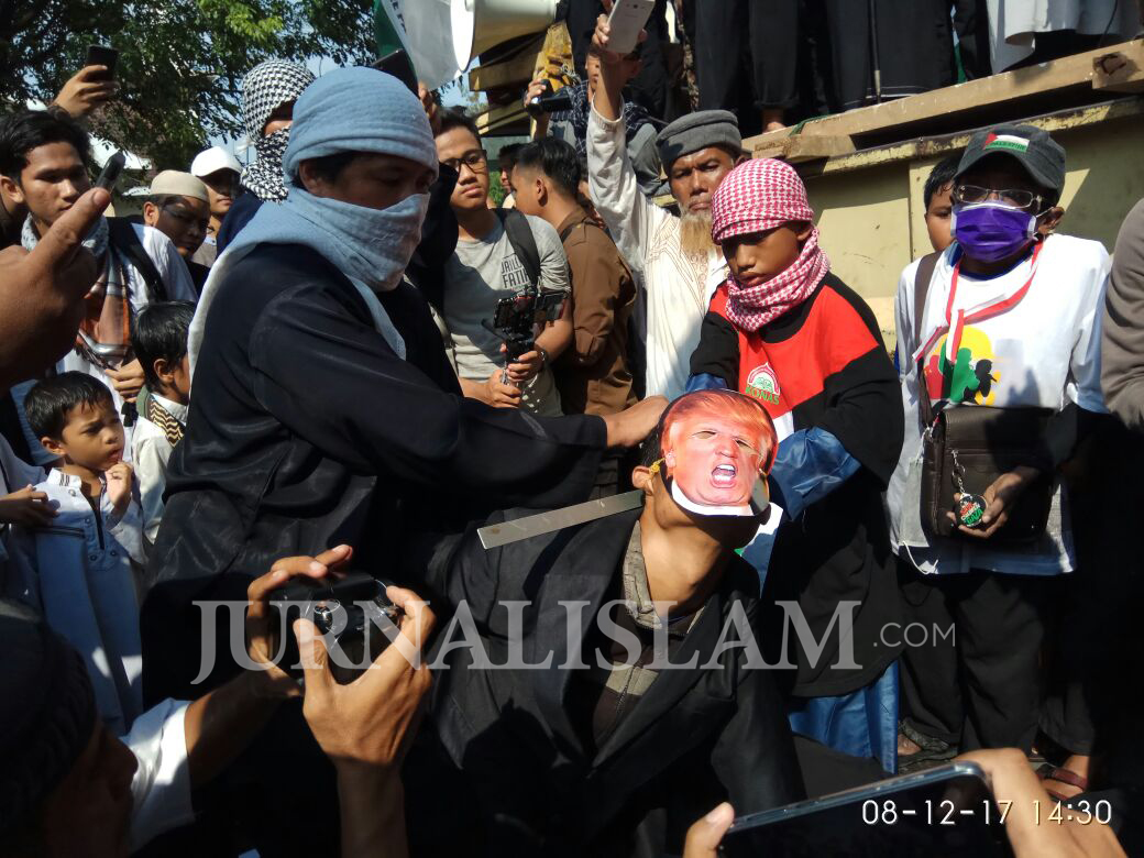 Tertangkap, Donald Trump dan Dua Pengawalnya Dibunuh