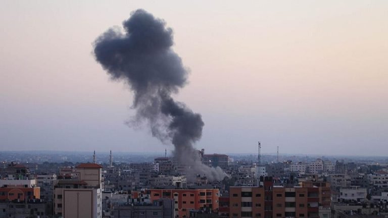 Aktifkan Sistem Pertahanan Udara Iron Dome, Jet Tempur Israel Kembali Serang Gaza