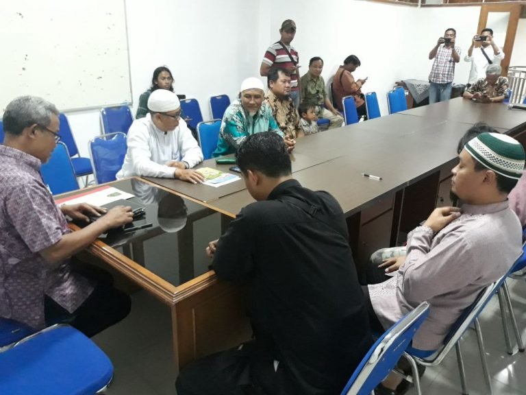 Sebut Yerusalem Ibu Kota Israel, Umat Islam Solo Sambangi Penerbit Yudhistira