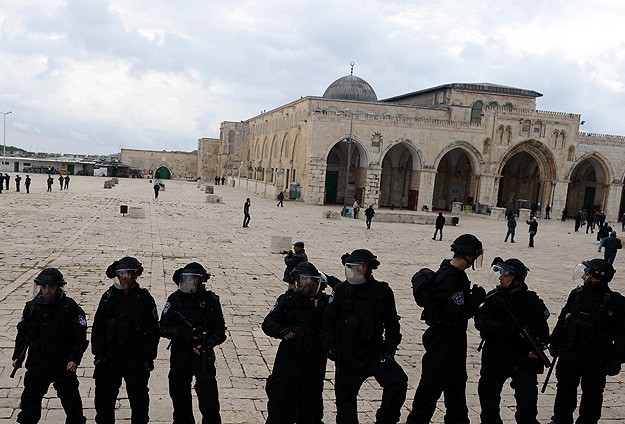 Rayakan Hari Passover, Zionis Yahudi dan Pasukan Israel Serbu Masjid Al Aqsha