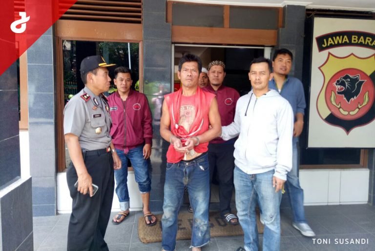 Antara Orang Gila, Teroris, dan Kepentingan Politik