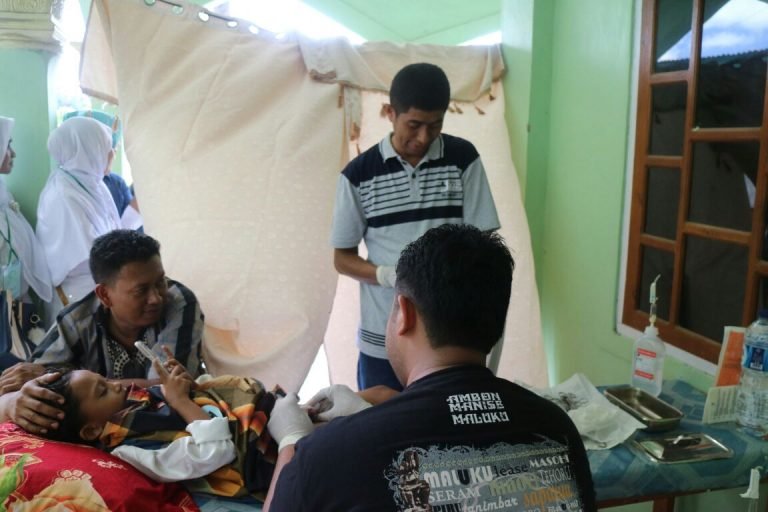 Parmusi Khitan Anak Pendeta di Pulau Rote NTT