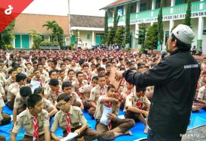 Mimbar Syariah Sosialisasikan Bahaya VD di SMPN 1 Tawangmangu