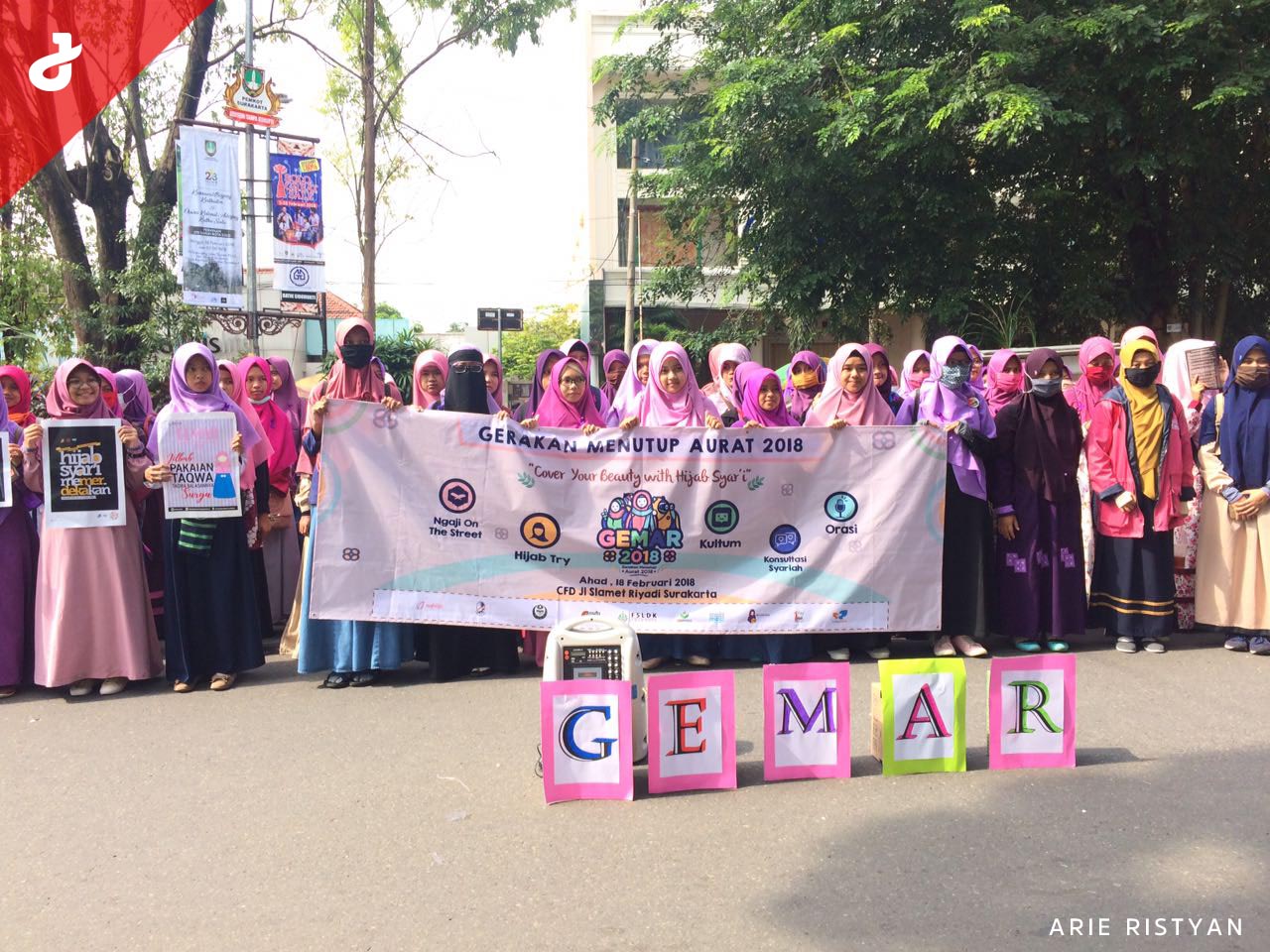 Gerakan Menutup Aurat 2018 Surakarta Bagikan 1000 Hijab