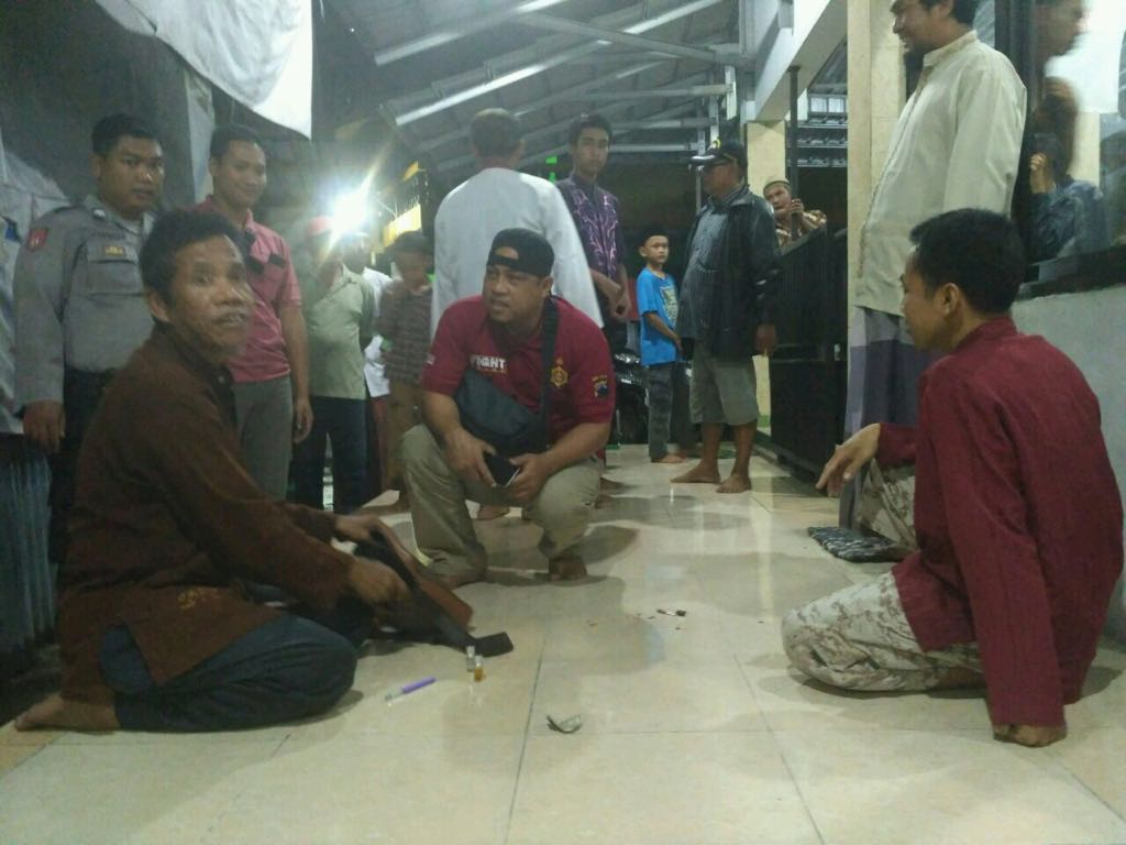 Bawa Pisau di Sekitar Masjid, Pria Diduga Gila Gegerkan Warga Banaran Sukoharjo