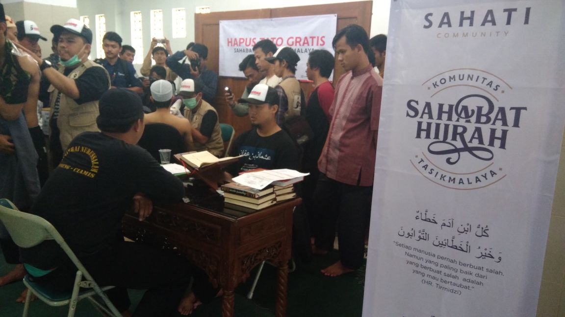 20 Sahabat Hijrah Tasikmalaya Ikuti Aksi Hapus Tato Gratis