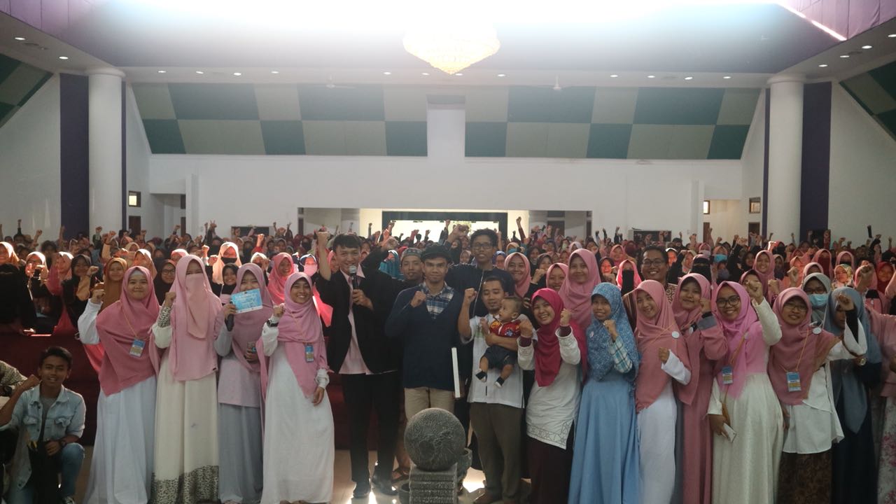 Komunitas Keluarga Kita Gelar Wisuda Mukhoyam Qur’an, Dihadiri Muzammil Hasballah