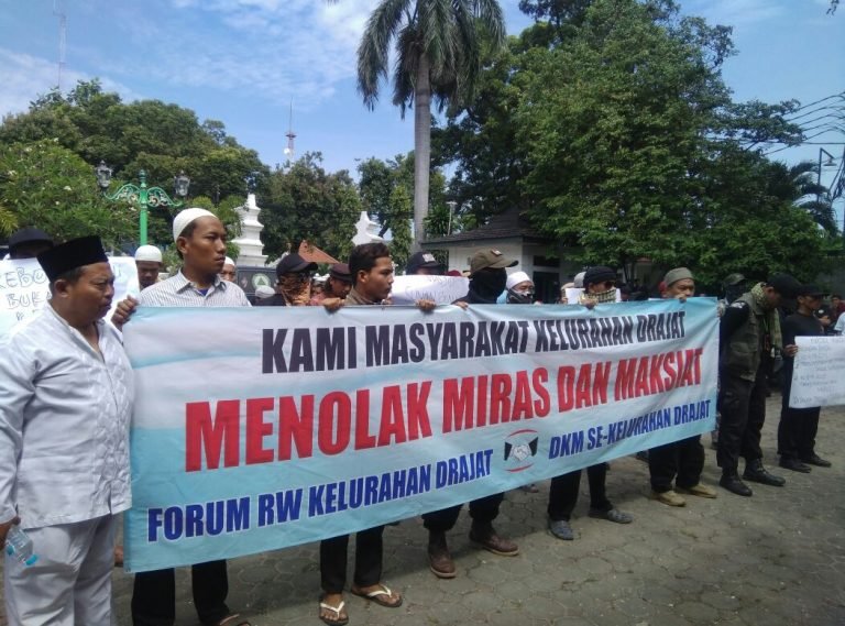 Elemen Umat Islam Cirebon Gelar Aksi Tolak Karaoke Mixologi