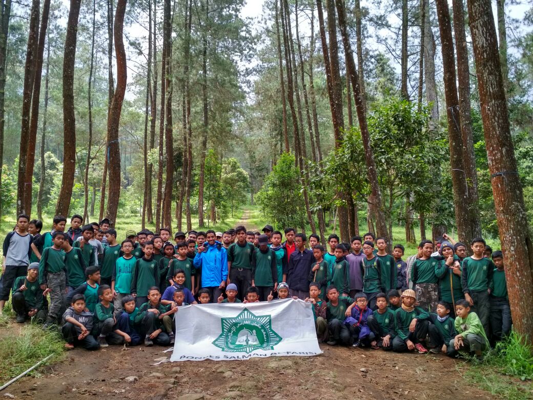 Latih Kepemimpinan Santri, Ponpes Salman Al Farisi Gelar Kegiatan Berkemah