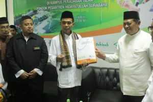 Ustadz Abdul Somad Kunjungi Pesantren Hidayatullah Surabaya