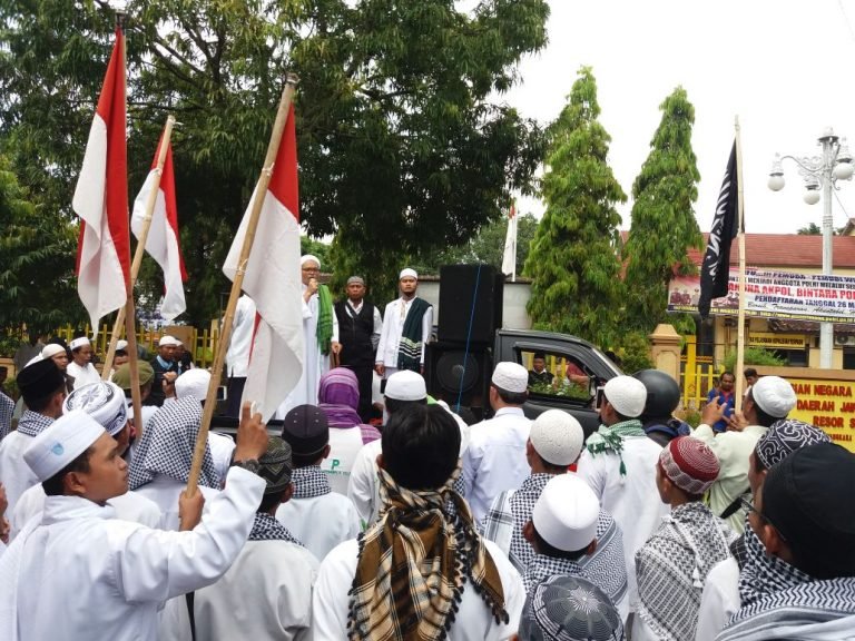 FUI Sragen Serahkan Surat Dukungan Kepada Kapolri Segera Proses Hukum Sukmawati