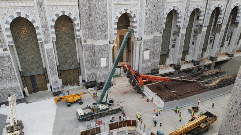 Sebuah Crane Kembali Roboh di Tanah Suci