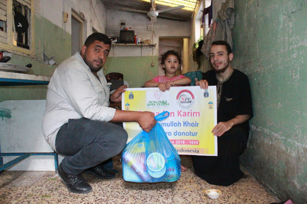 Muslimah Bima Peduli Berbagi Paket Ramadhan di Palestina
