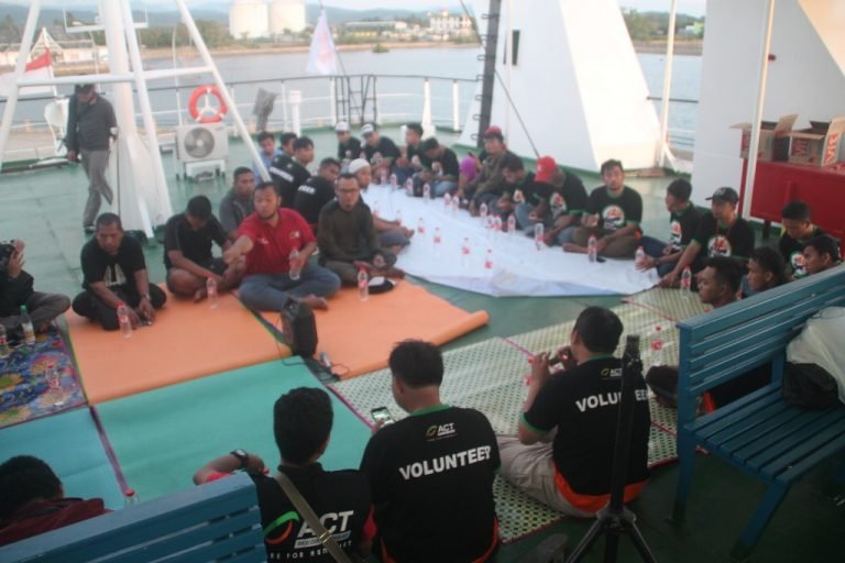 Cerita Ramadhan dari Geladak Kapal, 72 Jam Menembus Indonesia Timur