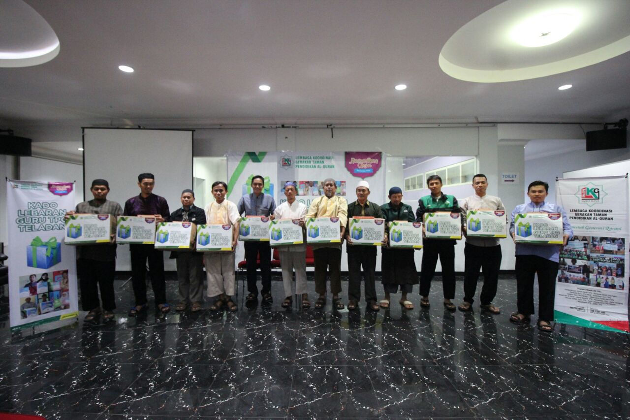 LKG TPQ Soloraya Berikan Kado Lebaran Kepada Para Guru TPQ Teladan