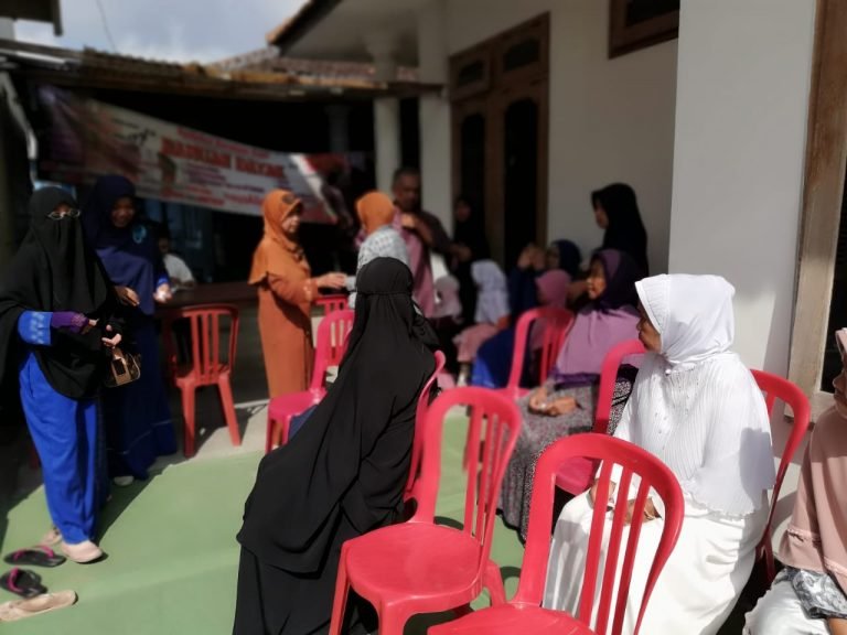 YSMC, ECR, dan PMI Karanganyar Gelar Pengobatan Gratis di Kaki Gunung Lawu