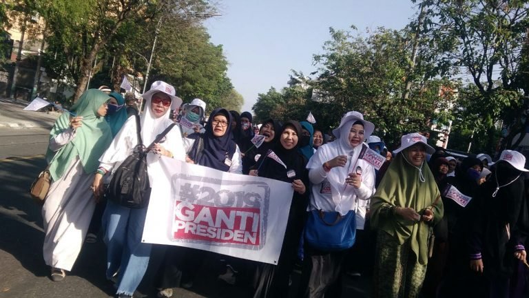 Berkaos #2019GantiPresiden, Ribuan Warga Solo Ikuti Jalan Sehat