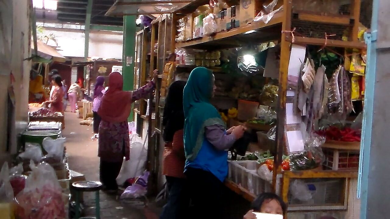 Pedagang di Pasar Bantah Harga Telur Naik Karena Piala Dunia