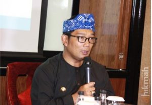 Kurangi Plastik, Ridwan Kamil Minta Penyebaran Hewan Kurban Gunakan Daun Pisang