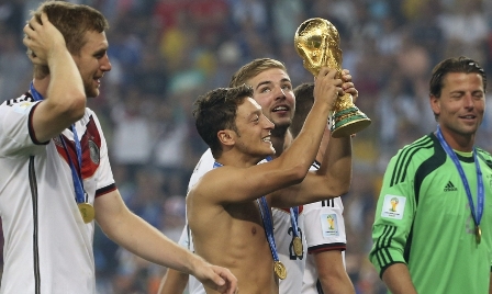 Tagar #IStandWithOzil Mendunia